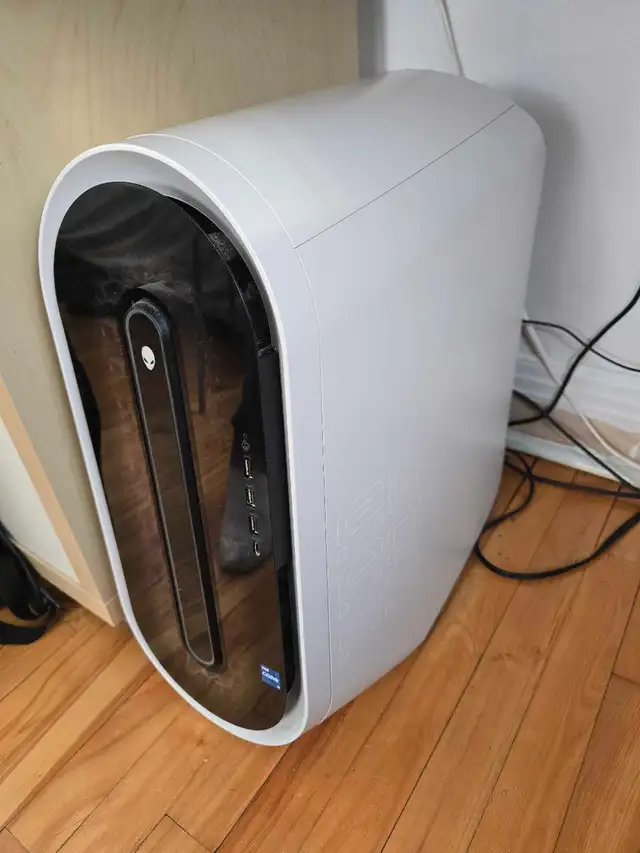 Alienware Aurora R13 - 2TB and RTX3080 in Desktop Computers in City of Montréal - Image 3