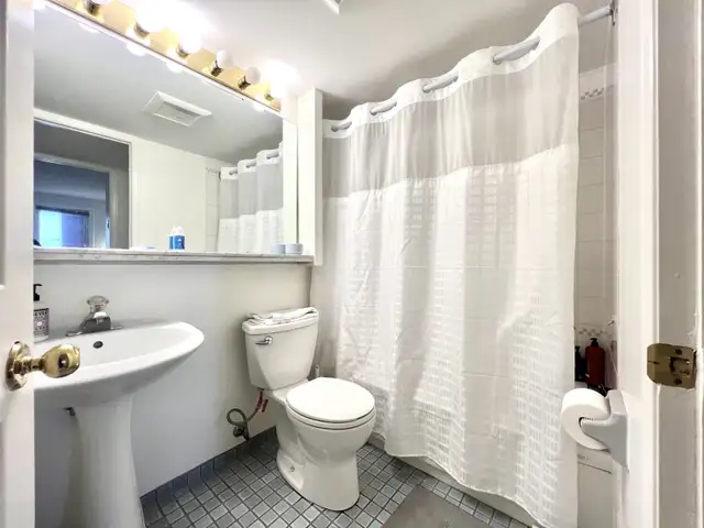 Room for Rent Close to uOttawa and Downtown in Room Rentals & Roommates in Ottawa - Image 4