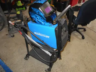 FOR SALE.......LIGHTLY USED WELDER ( I'M A HOBBY WELDER!) , COMPLETE WITH HELMET, EXTRA WELDING TIPS...