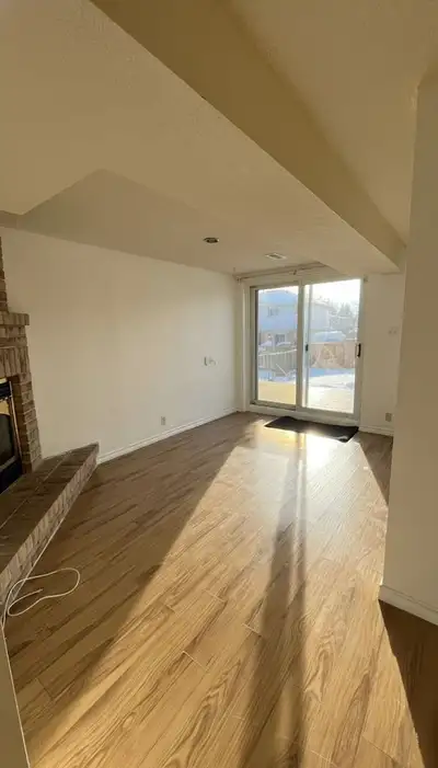 بيسمنت للايجار في كتشنر A walkout basement in Kitchener consists of 2 small bedrooms , 1 sitting roo...