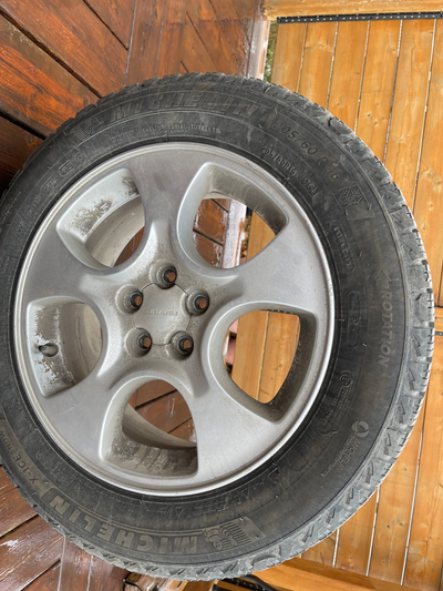 Subaru. Rims 6 1/2JJ x 16 H3 offset 48 B14 Tires Michelin 205/60 R 16. One winter used