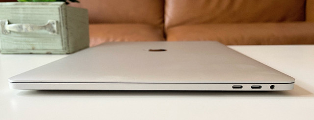 MacBook Pro (15-inch, TouchBar, 2018)    (i9, 16GB,    1TB) dans Portables  à Ville de Montréal - Image 3