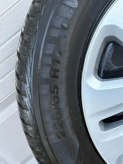 Tires 225/65/17 off of a dodge journey Newer Tire set. 4500 km on them. The Kumho Solus 4S HA32 is a...