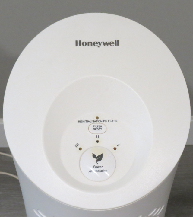 Honeywell Air Purifier in Heaters, Humidifiers & Dehumidifiers in Belleville - Image 3