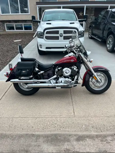 2000 Yamaha V-Star 650 classic in amazing condition. Comes with windsheild, passenger backrest, sadd...