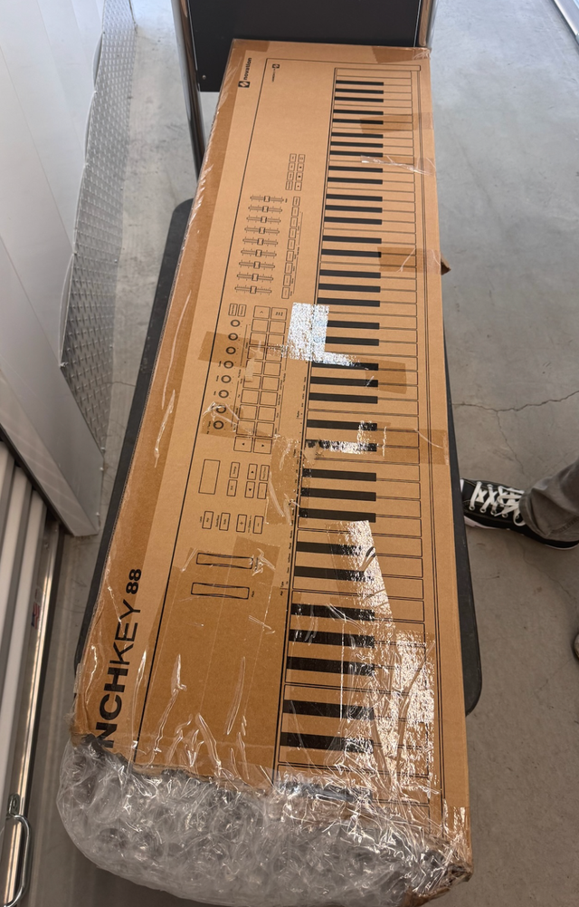 Brand New Novation Launchkey 88 MK3 88-Key MIDI Keyboard Control in Pianos & Keyboards in City of Toronto - Image 6