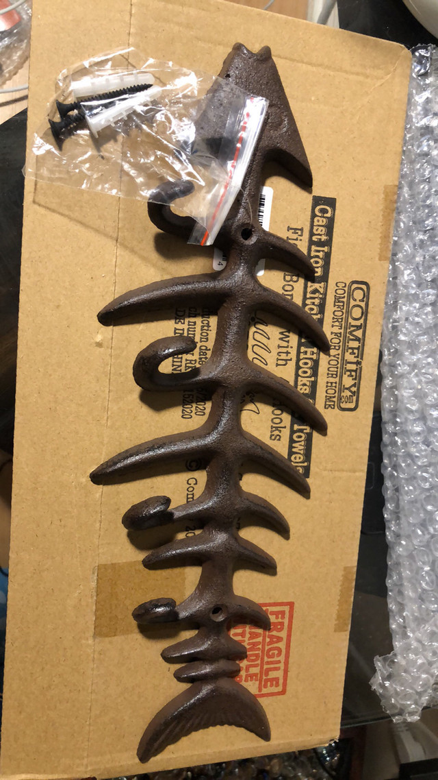Cast Iron Fish Bone with Hooks (New in Box) in Storage & Organization in Windsor Region - Image 2