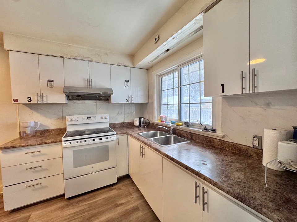 ALL INCLUSIVE PRIVATE ROOM RENTAL FEMALE ONLY - ST CATHERINES 2
