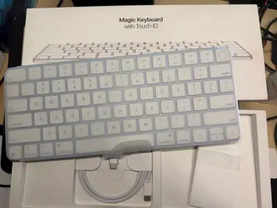 Clavier Apple avec Touch-ID neuf!, View more