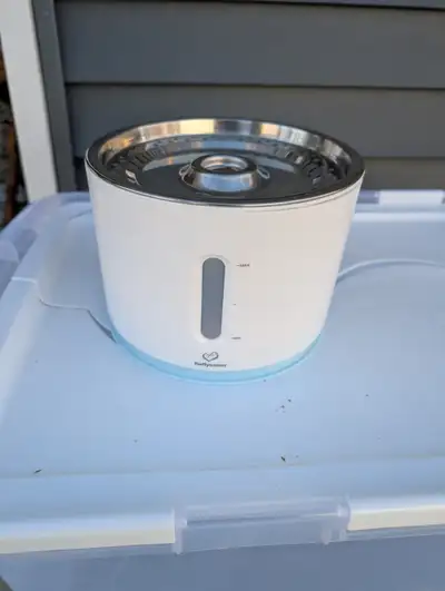 Fluffy Union Pet Water Fountain with Extra Filters, View more