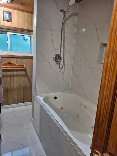 House for rent in Caledon on  3 to 6 parkings