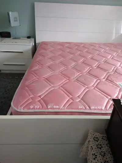 Italian KING Bed with Sealy Matress Perfect TG Lit avec Matelas, View more