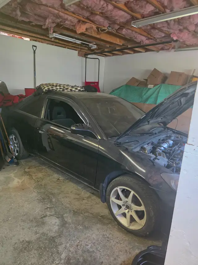 2004. Honda civic  lx.  Motor is running. Good.
