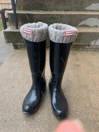 Hunter Boots - BLACK - Size 9 - With Socks