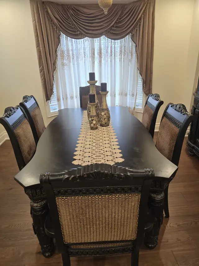 Dining table set with side board / hutch in Dining Tables & Sets in Markham / York Region - Image 4