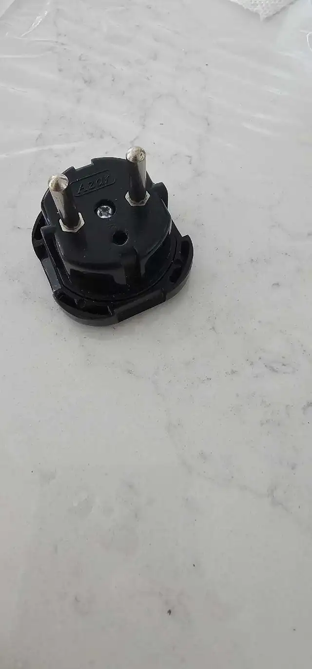 Travel Adapter - British 3 Pin White - UK Standard Plug to Europ in Other in City of Toronto - Image 6