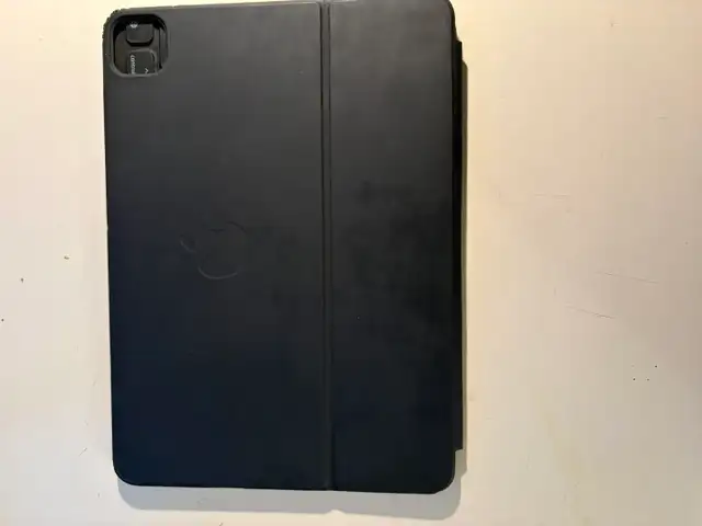IPAD Smart Keyboard Folio - Model A2038470947198602455041