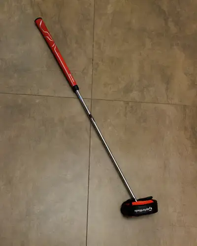 Putter is in great condition and comes with a head cover. Local pick-up only please.