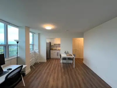 $1,559 / 500ft - Studio Apartment with Balcony