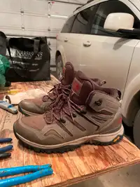 North face hedgehog hikers wp excellent condition size11$65 obo