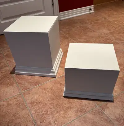 Deux socles en bois, View more