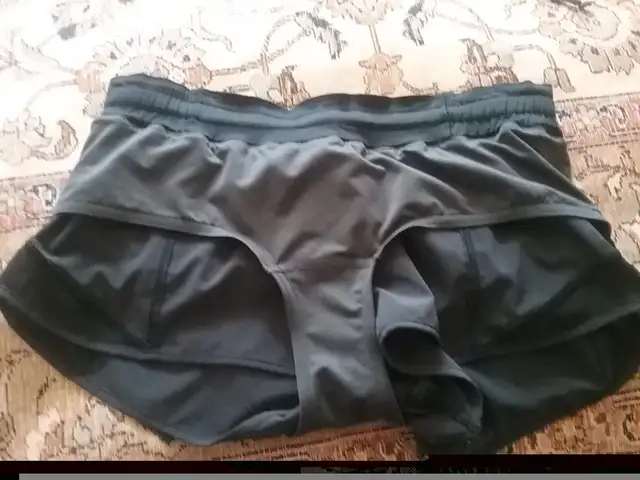 Lululemon Hotty Hot Short Low-rise Black Size 4 in Women's - Bottoms in City of Toronto - Image 7