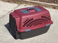 Medium Petmate Plastic Dog/Cat Travel Crate/Kennel  EUC