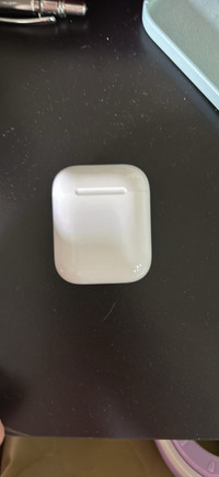 AirPods Gen 2 Charging Case + Rigjt AirPod 