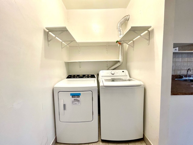 One rooms in a shared 6 ½ unit near Metros available now — photo 3