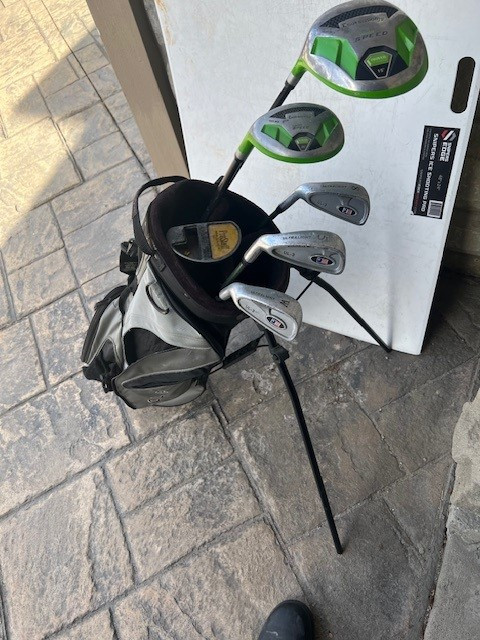 Kids Left handed golf clubs with carry bag. in Golf in City of Toronto