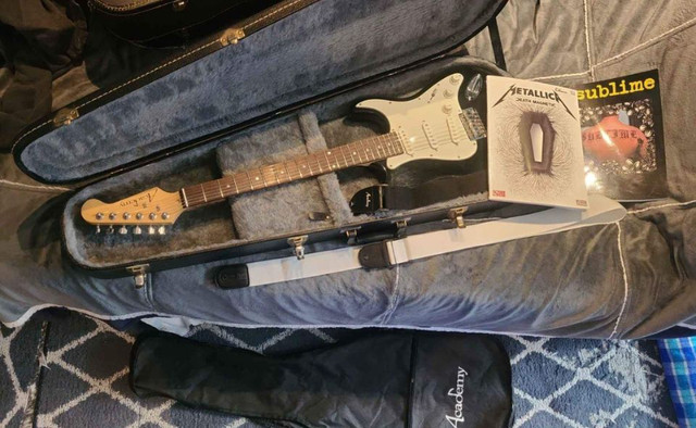 ACADEMY STRAT GUITAR W/ HARD CASE BOOKS EXTRA STRAP GIG BAG $180 in Guitars in City of Toronto