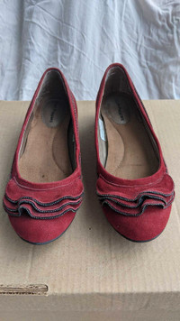 Hush Puppies red flats size 6.5