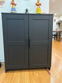 Brimens 2 door cabinet with 3 self