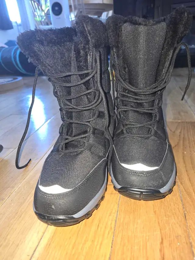 Womens warm winter boots in Women's - Shoes in Edmonton - Image 3