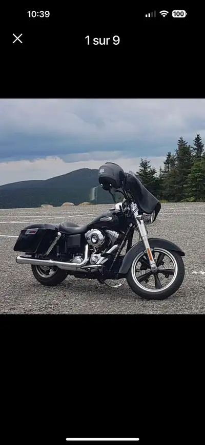 Cette Harley Davidson Dyna est une moto d'occasion en excellent état, idéale pour parcourir les rout...