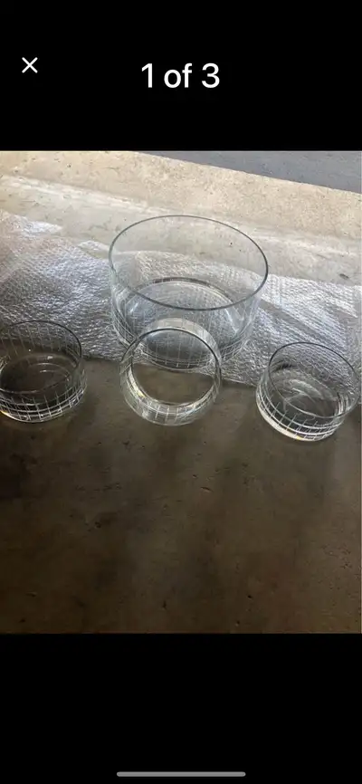 BEAUTIFULLY DESIGNED GLASS SALAD BOWL SET FOR 3, View more