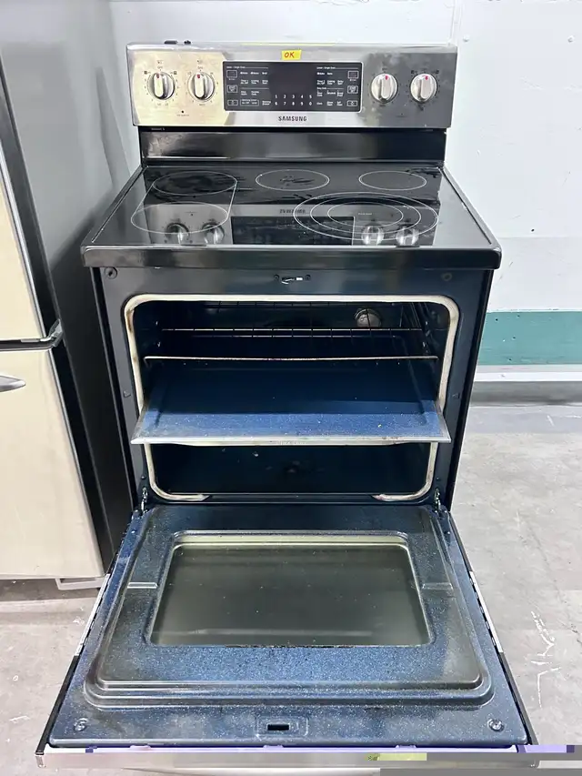 Frigidaire and stove perfect condition very nice in Stoves, Ovens & Ranges in City of Montréal - Image 7