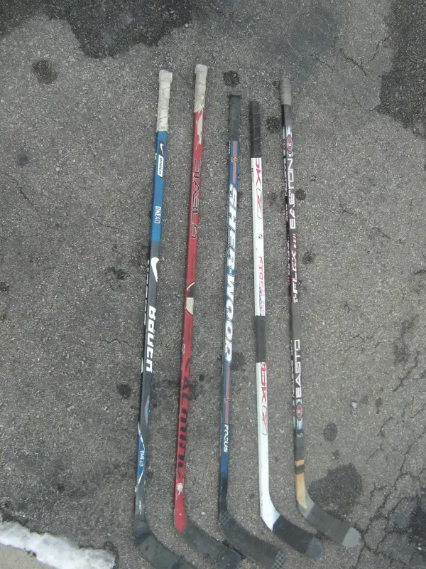 UP FOR SALE TODAY IS 5 LEFT HAND HOCKEY STICKS FOR ADULT//TEEN! in Hockey in Mississauga / Peel Region - Image 7