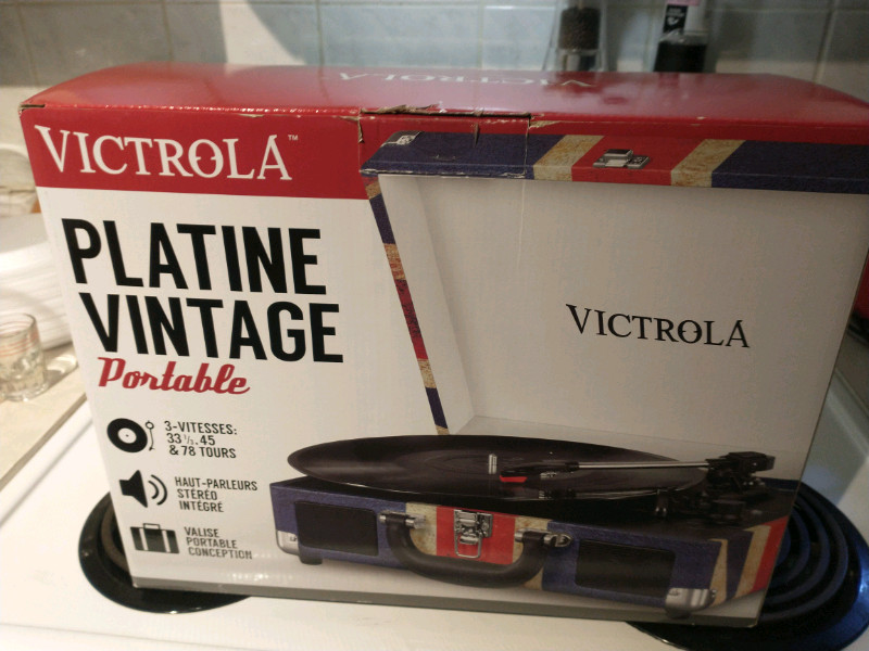 Victrola Vintage Suitcase Turntable with UK Flag

, used for sale  