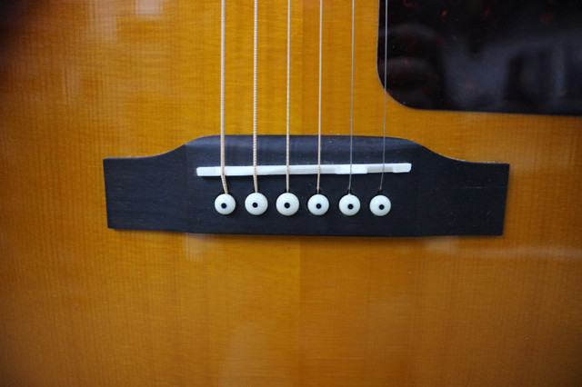 AJ220S Solid Spruce Top Jumbo - Vintage Sunburst (#37565) in Guitars in City of Halifax - Image 4