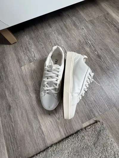 chaussures blanches , View more