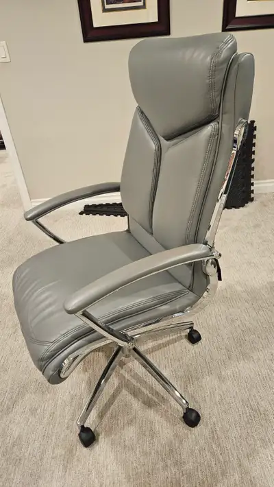 Leather office chair in great condition. Small tear on one arm. Not used very often so no creases. S...