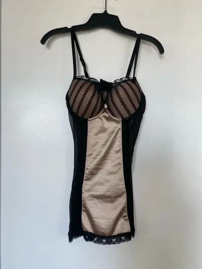 This La Senza bustier in size 34B is a stunning black and beige lingerie piece that adds a touch of...