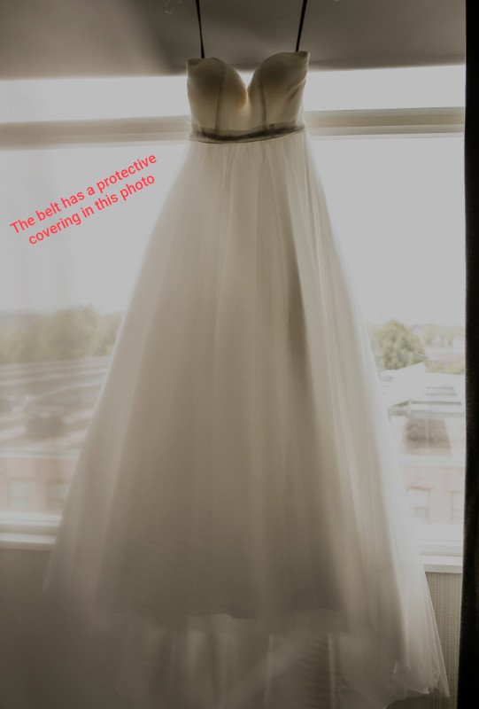 A-Line Wedding Dress Size 4 (Street Size 0/2) in Wedding in Hamilton - Image 3