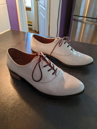 Chaussures type Derby vernies blanches - L'intervalle