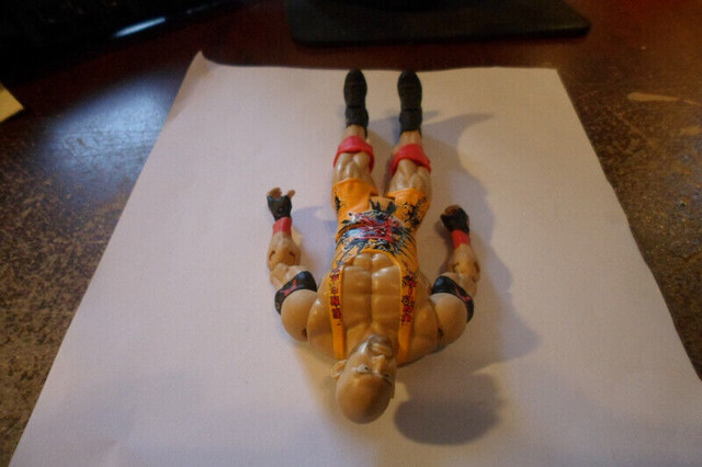 Ryback Wrestling figure wwe wwf mattel 2012 yellow basic Series dans Art et objets de collection  à Victoriaville - Image 3