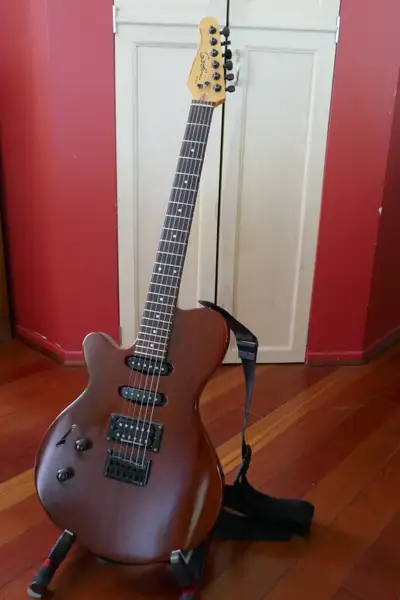 Guitare électrique gauchère GODIN Exit 22 +Ampli FENDER Champion, View more