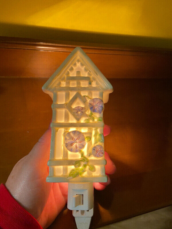 Like New Ceramic House with Flowers Night Light in Other in Oshawa / Durham Region