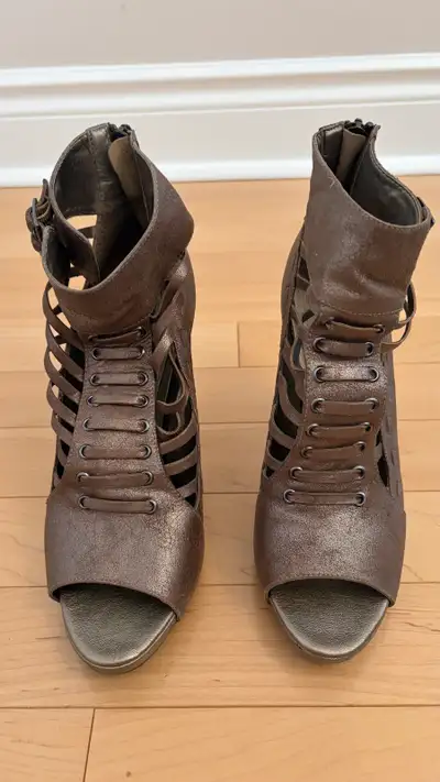 Women’s Shoes, View more