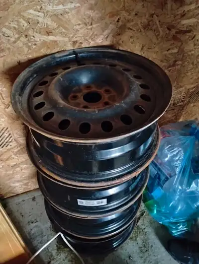 Like new steel tire rims
